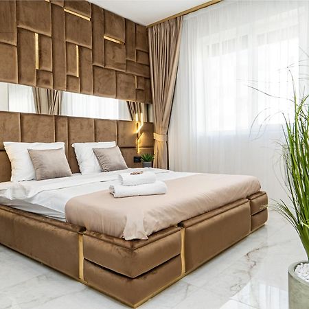 Fashion Stay-Valentino Apartment - By Openhouse Giroc Zewnętrze zdjęcie